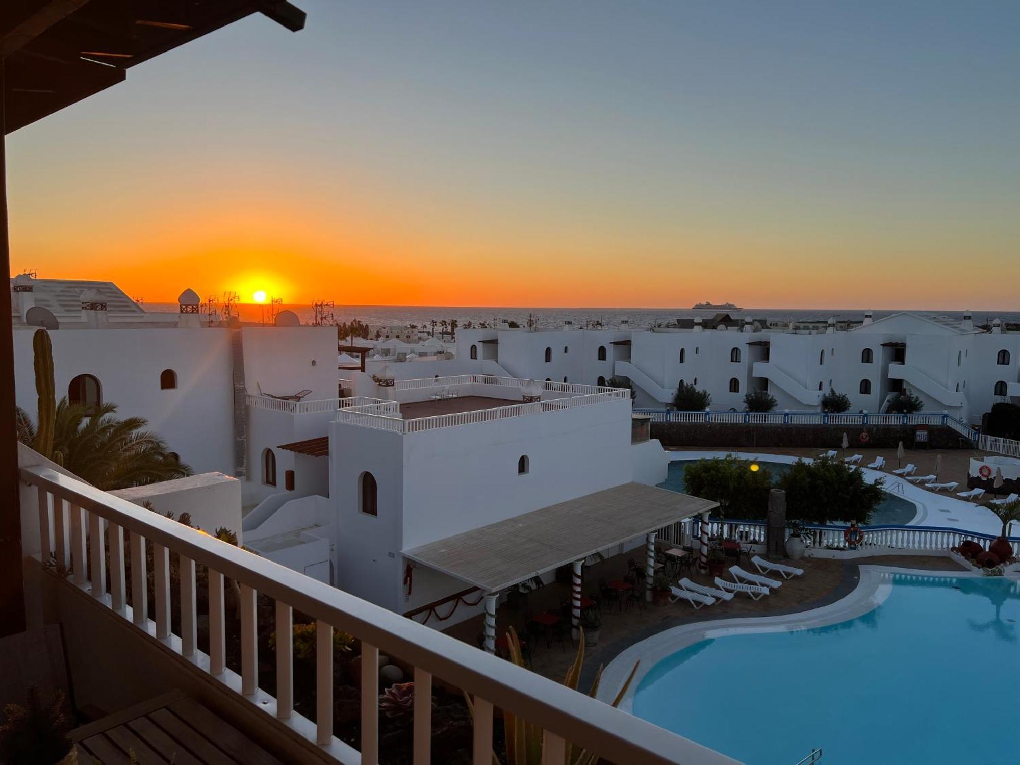 New Pools Wonderful Views Ac Apartment Коста Тегисе Екстериор снимка